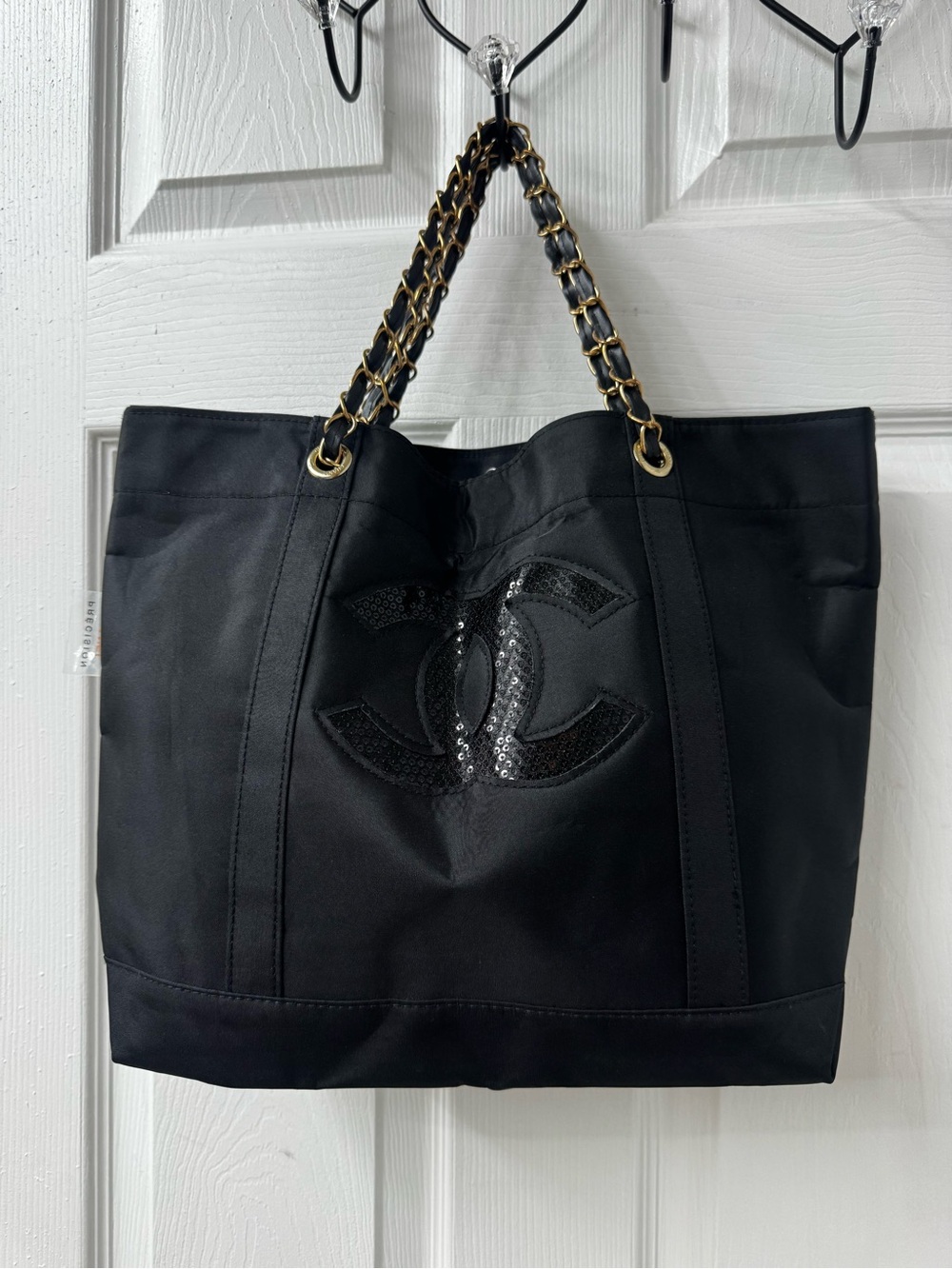 Black boutique Quilted Chain-Handle Tote Bag.